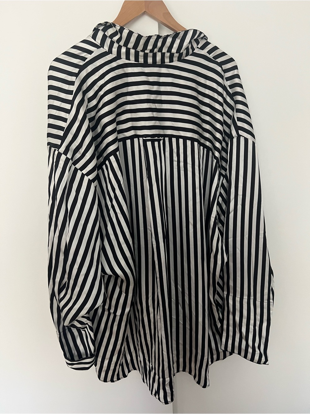 Sleeper Black & White Striped Pajamas 2 Piece Set Satin One Size $350 - Picture 8 of 12